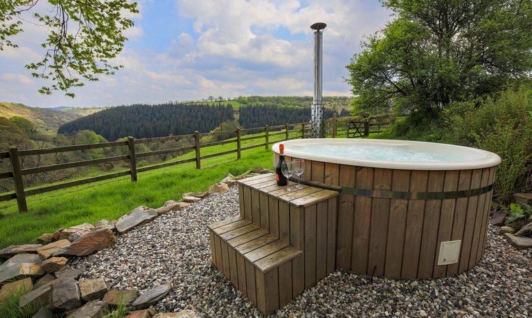 6 Person Wood Fired Hot Tub