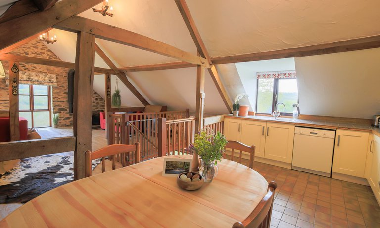 Kitchen & Dining Space