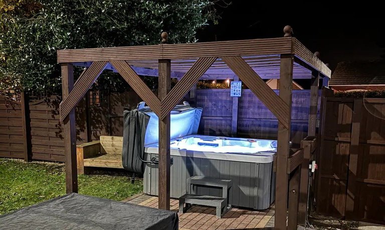 Private Hot Tub