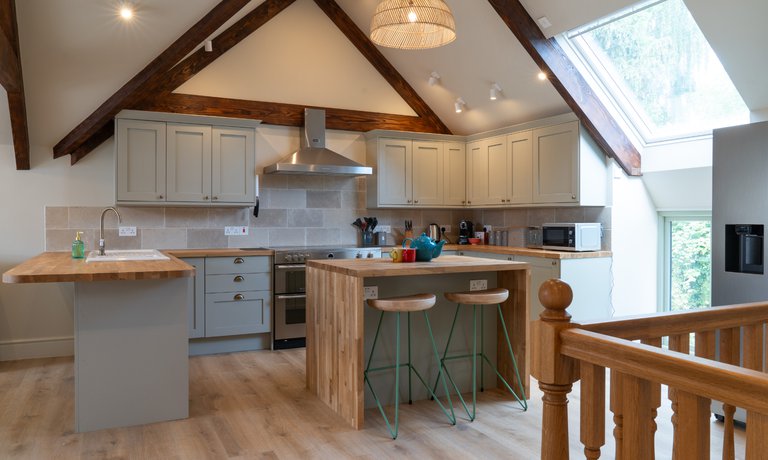 Open plan kitchen & dining 
