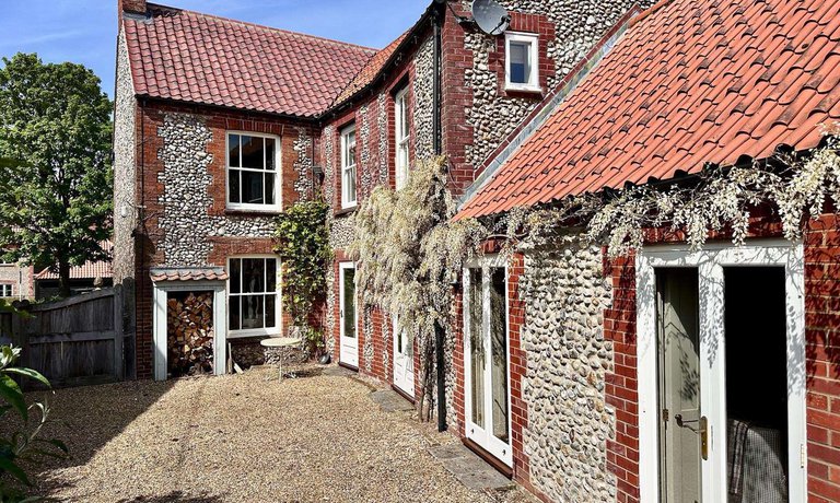 Exterior of Foxglove Cottage