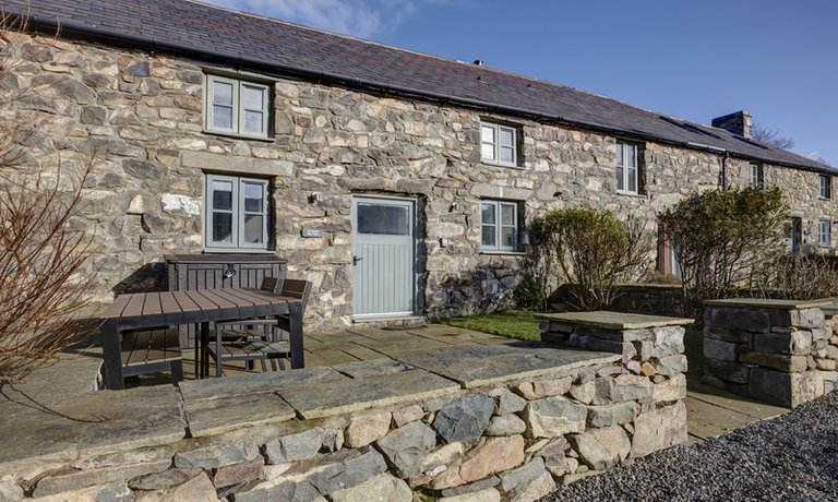  Exclusive two bedroom stone cottage
