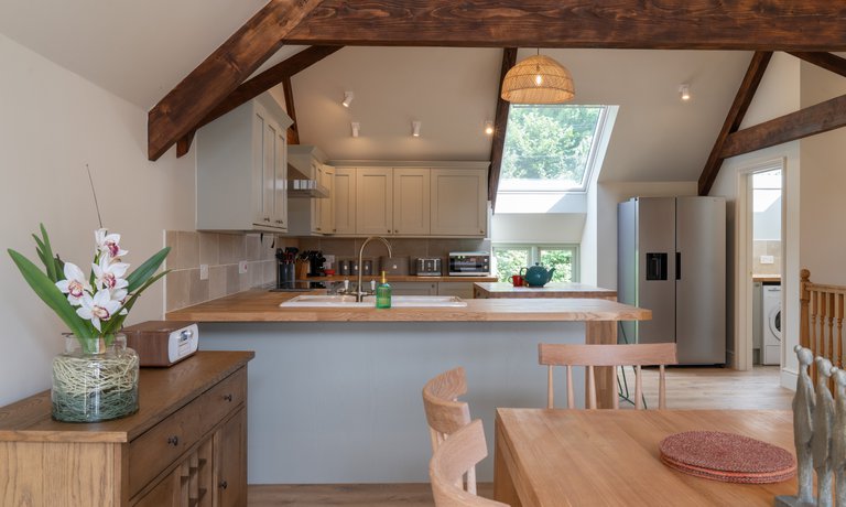 Open plan kitchen & dining 