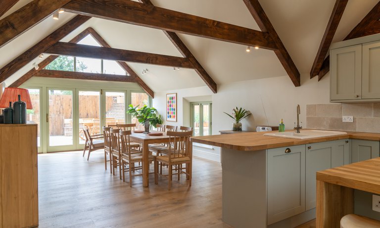 Open plan kitchen & dining 