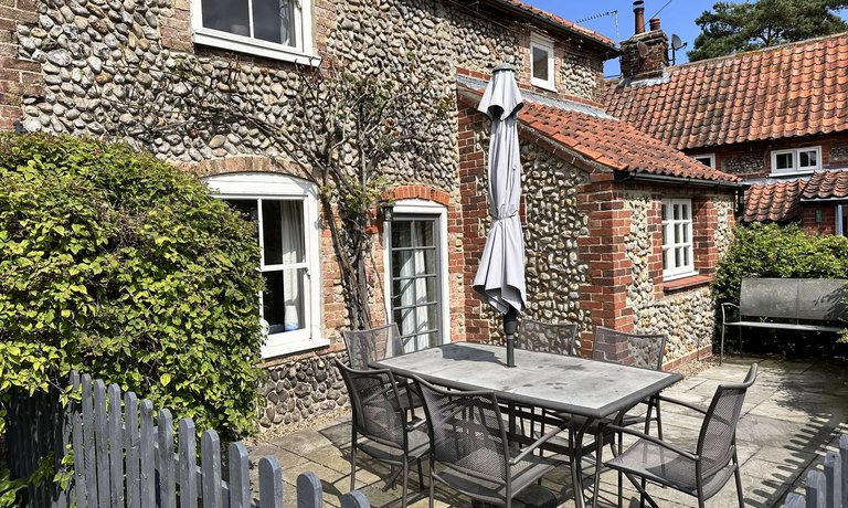 Mays Cottage Exterior