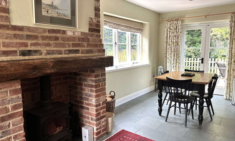 Open plan living, dining & kitchen