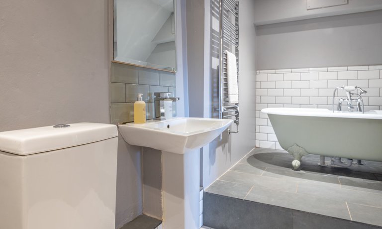 Main bathroom