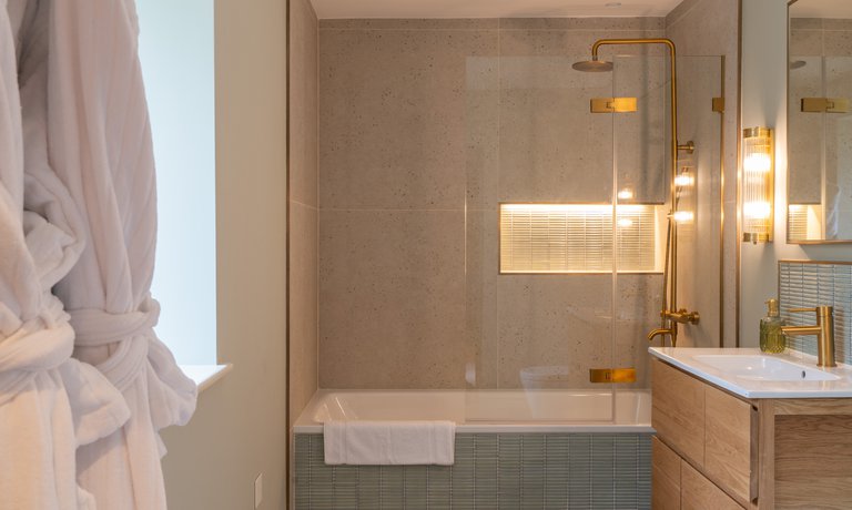 Ensuite