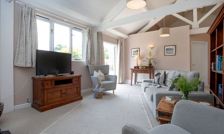 Spacious Lounge with SMART TV