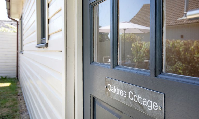 Oaktree Cottage Exterior